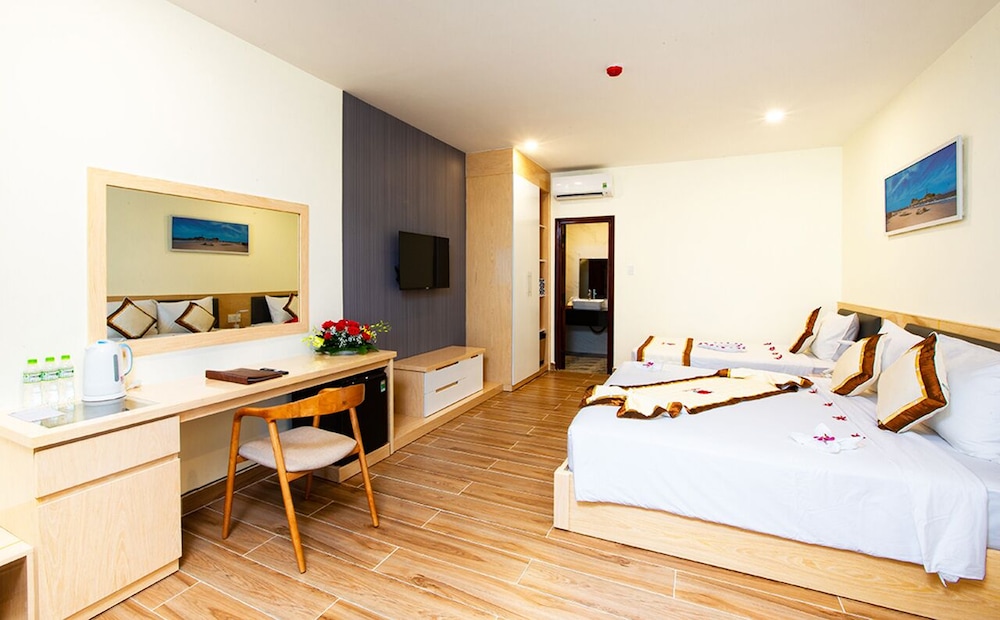Golden Coast Resort And Spa 16/50