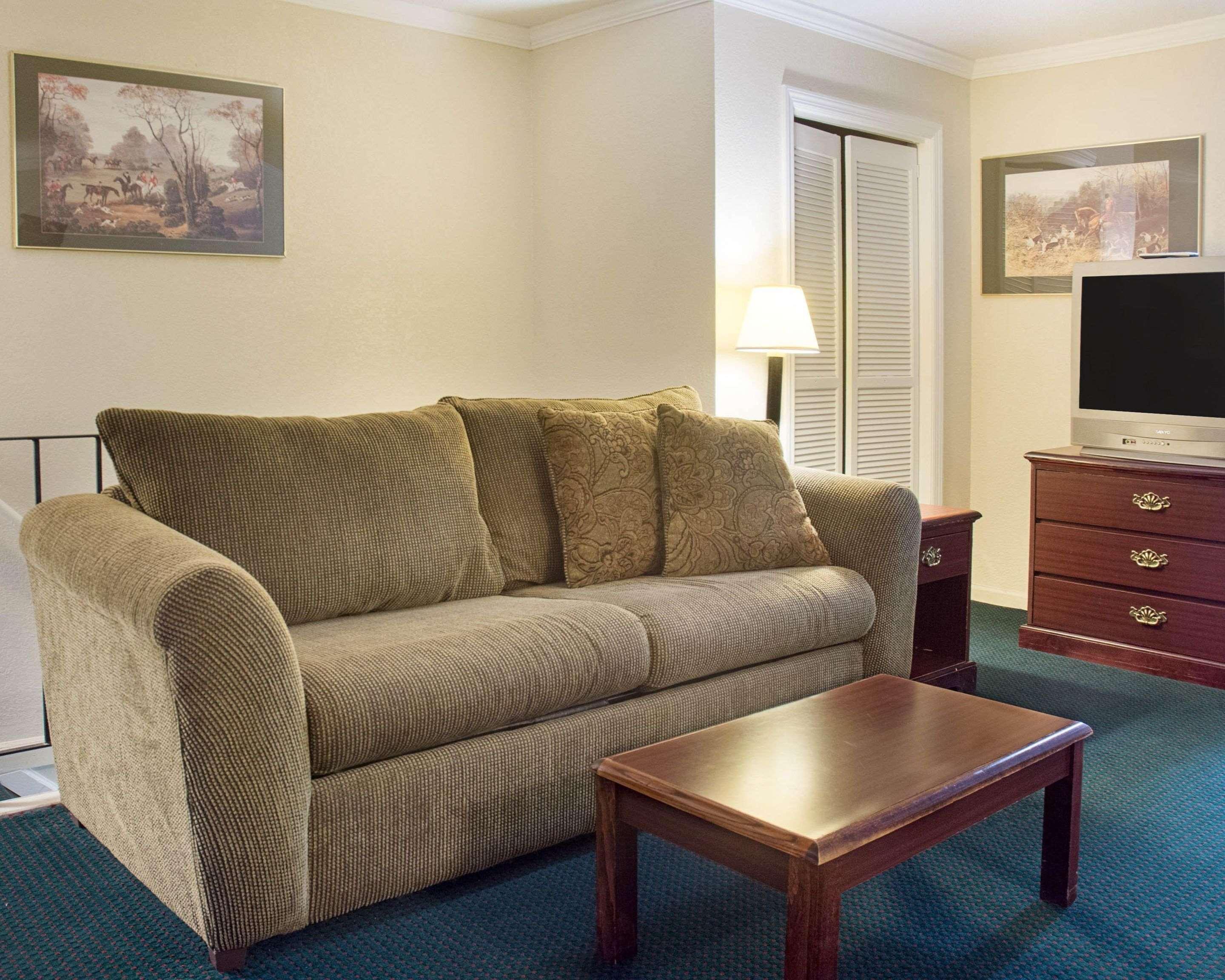 Rodeway Inn &amp; Suites Williamsburg 19/26