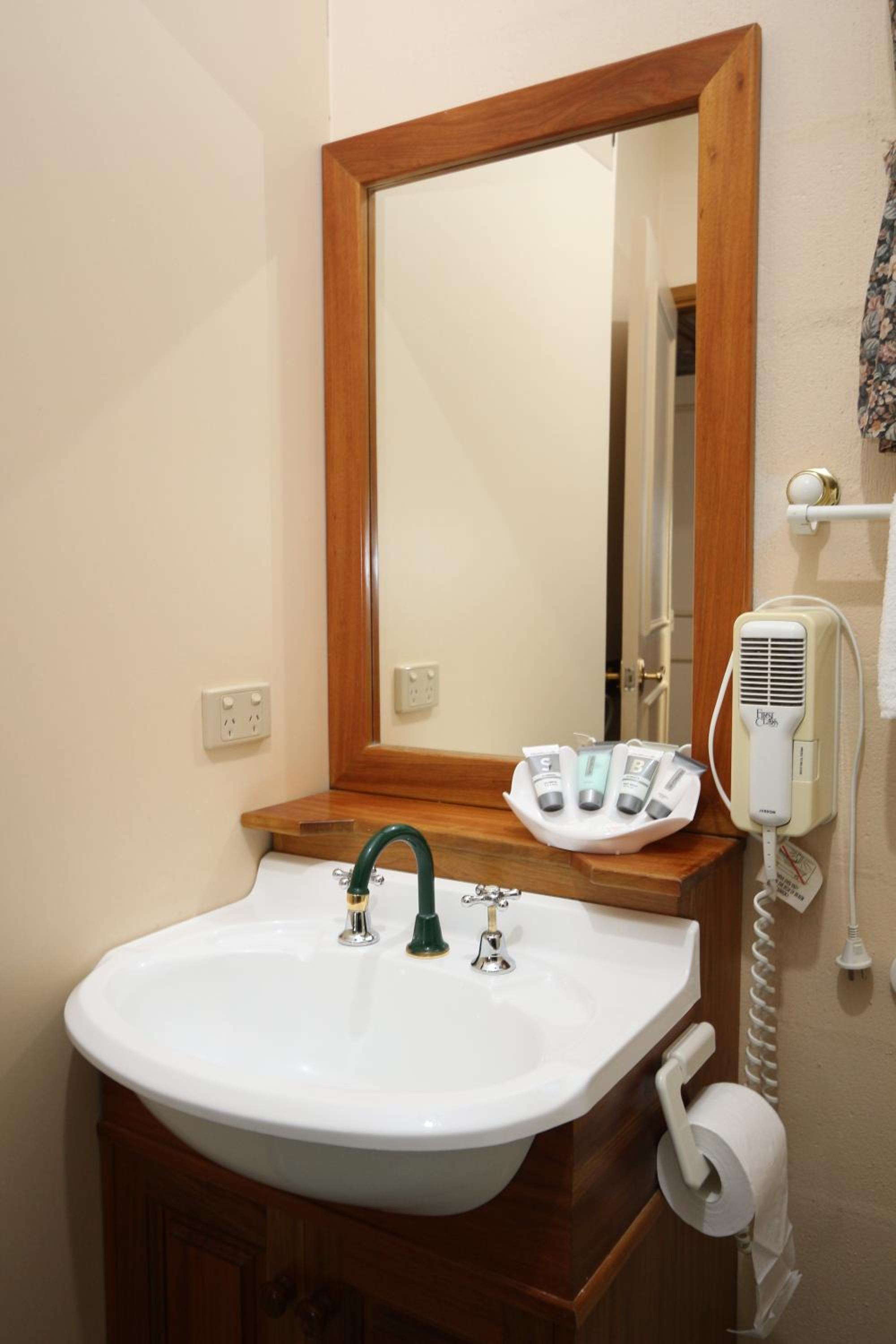 كوخ بسرير مزدوج بغرفتي نوم، Swansea Cottages & Motel Suites 4/5