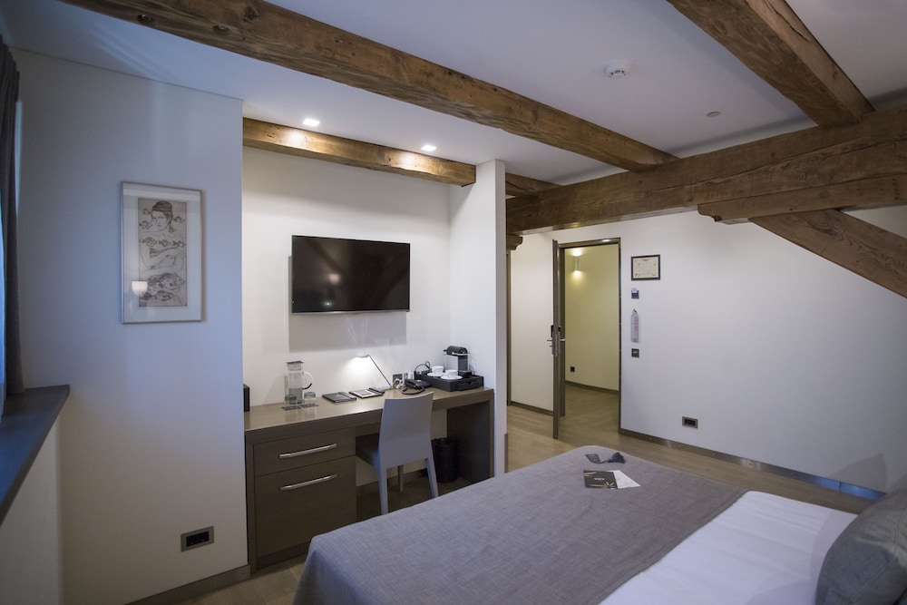 Michaelson Boutique Hotel 30/35