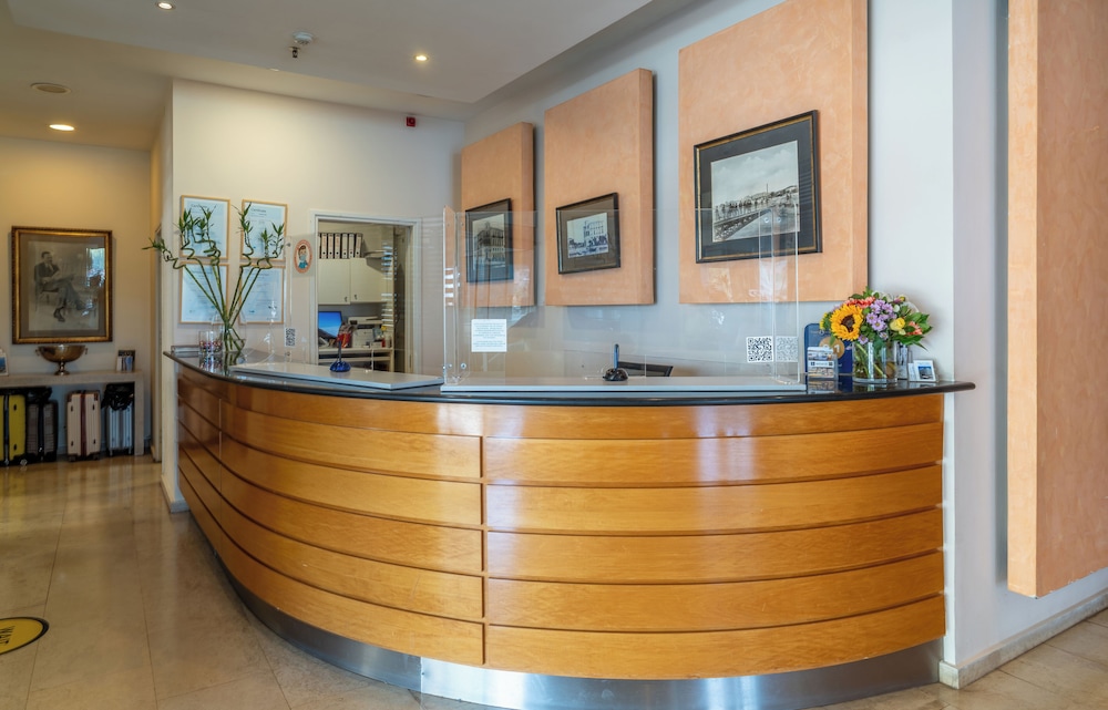 Paliria Hotel 8/73