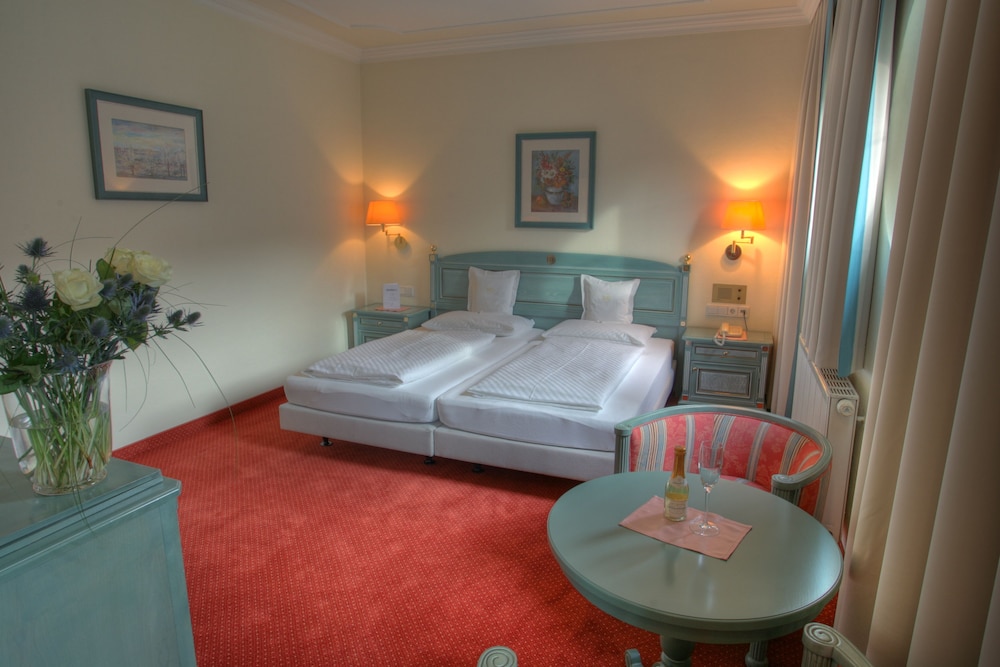 Room, Twin Beds