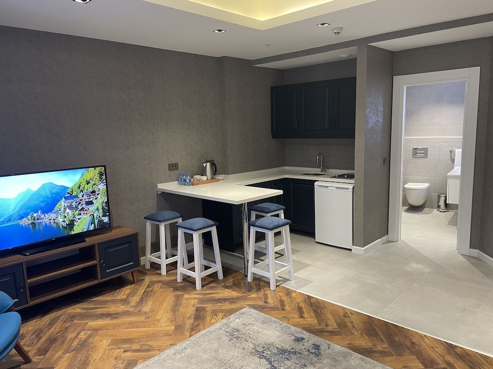 Feri Suites 37/50