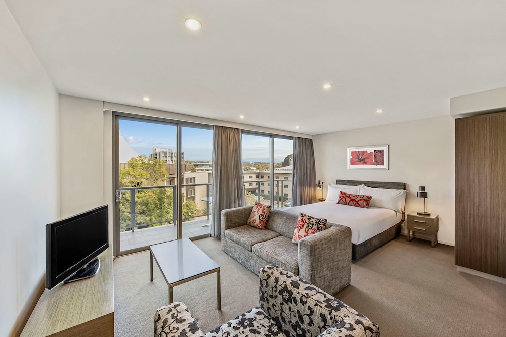 Adina Serviced Apartments Canberra Dickson 40/57