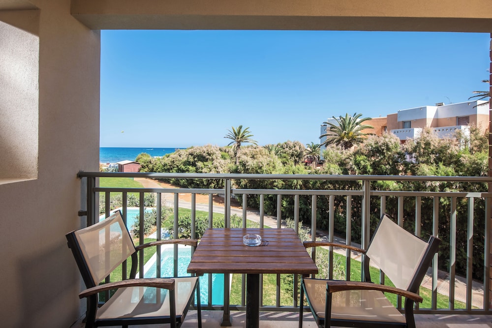 Bella Beach Hotel 60/70