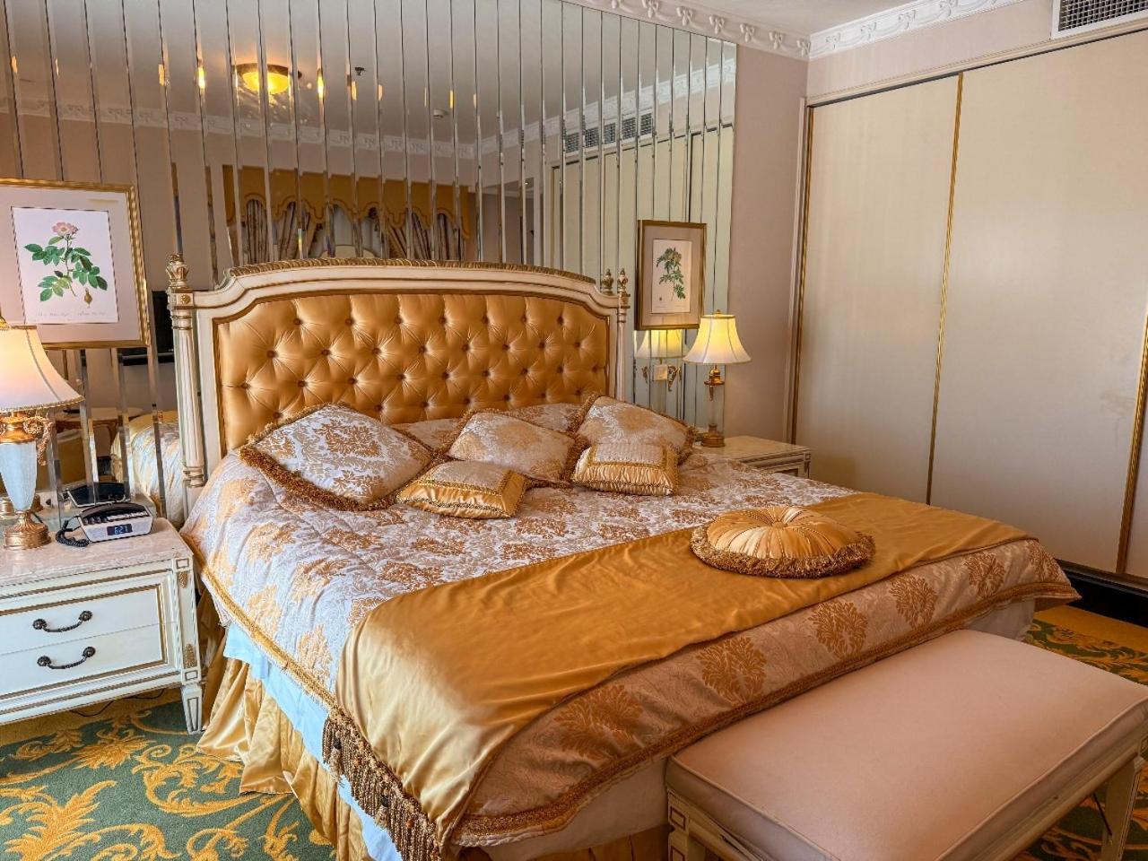 ROYAL SUITE