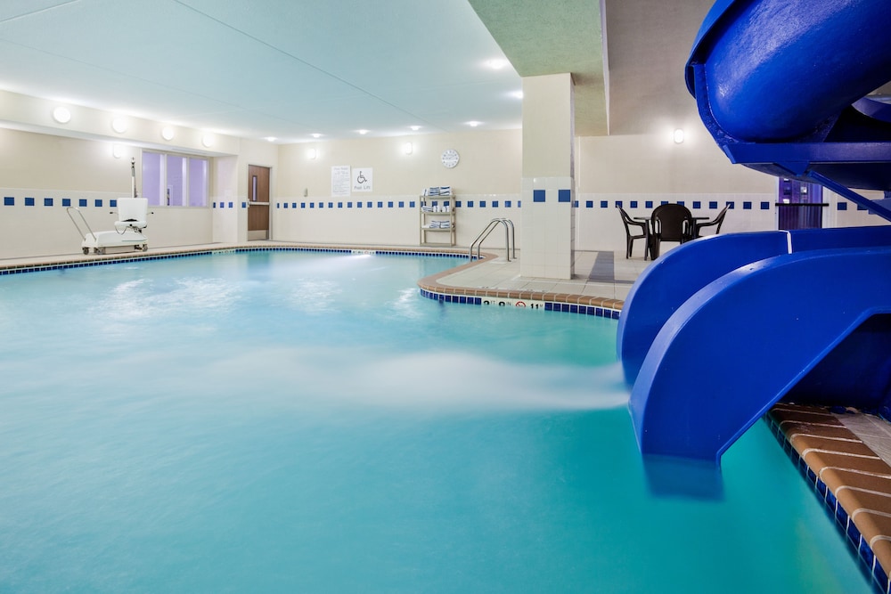 Holiday Inn Express & Suites Dickinson 23/60