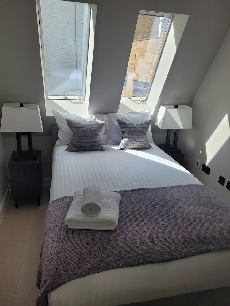 Room at Buckingham Palace Residences by Aeria Apartments, LONDON