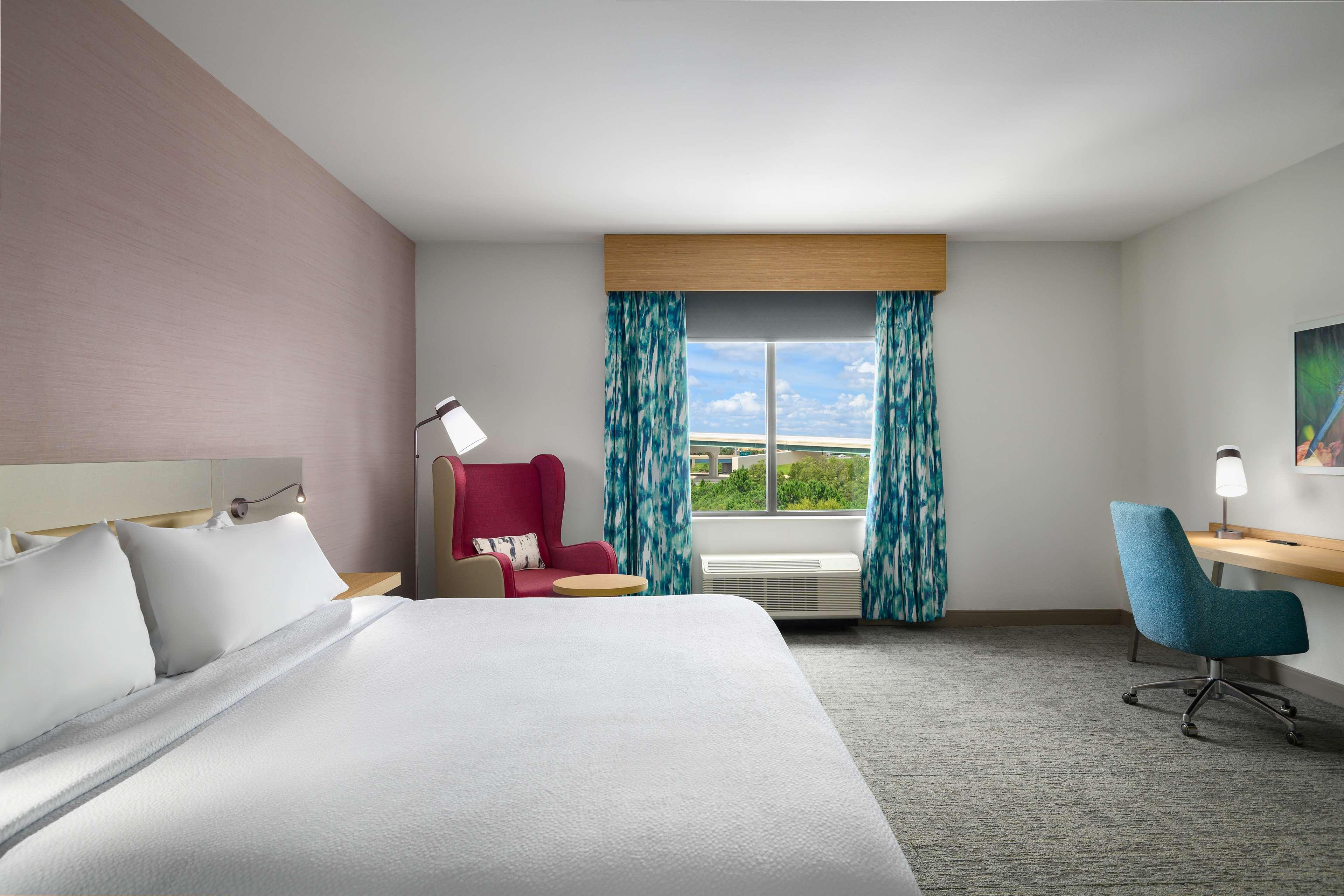 1 BEDROOM, SUITE, KING BED, SOFA