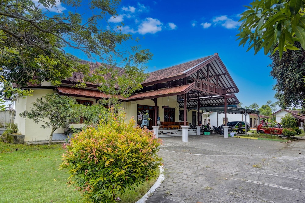Hotel O Villa Kusuma ResidenceNearRSI Fatimah Banyuwangi 3/24
