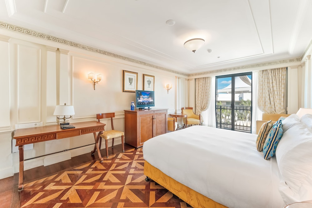 SUPERIOR, KING BED