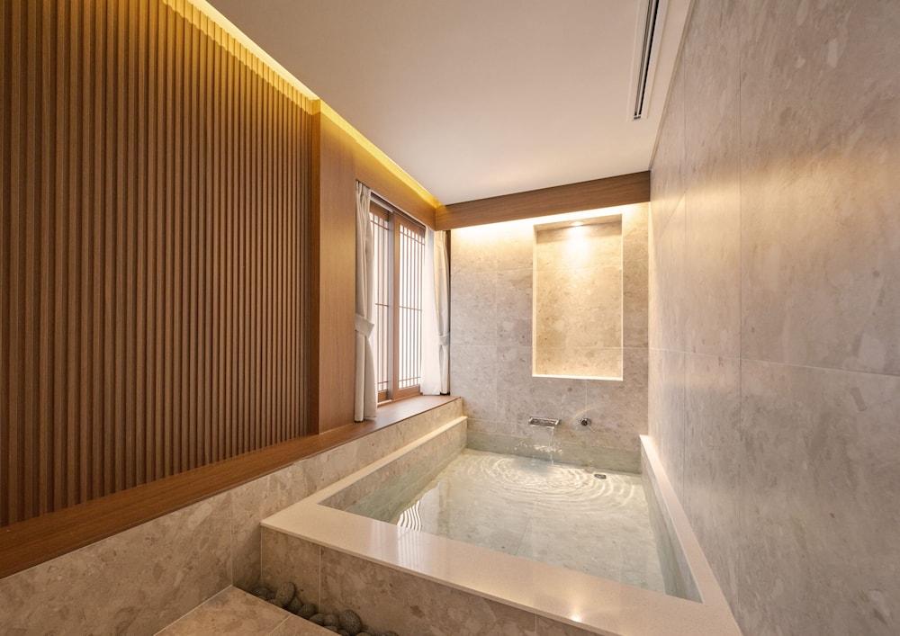 UH Suite The Myeongdong 24/52