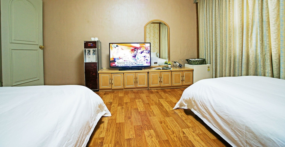 Emerald Hotel 18/26