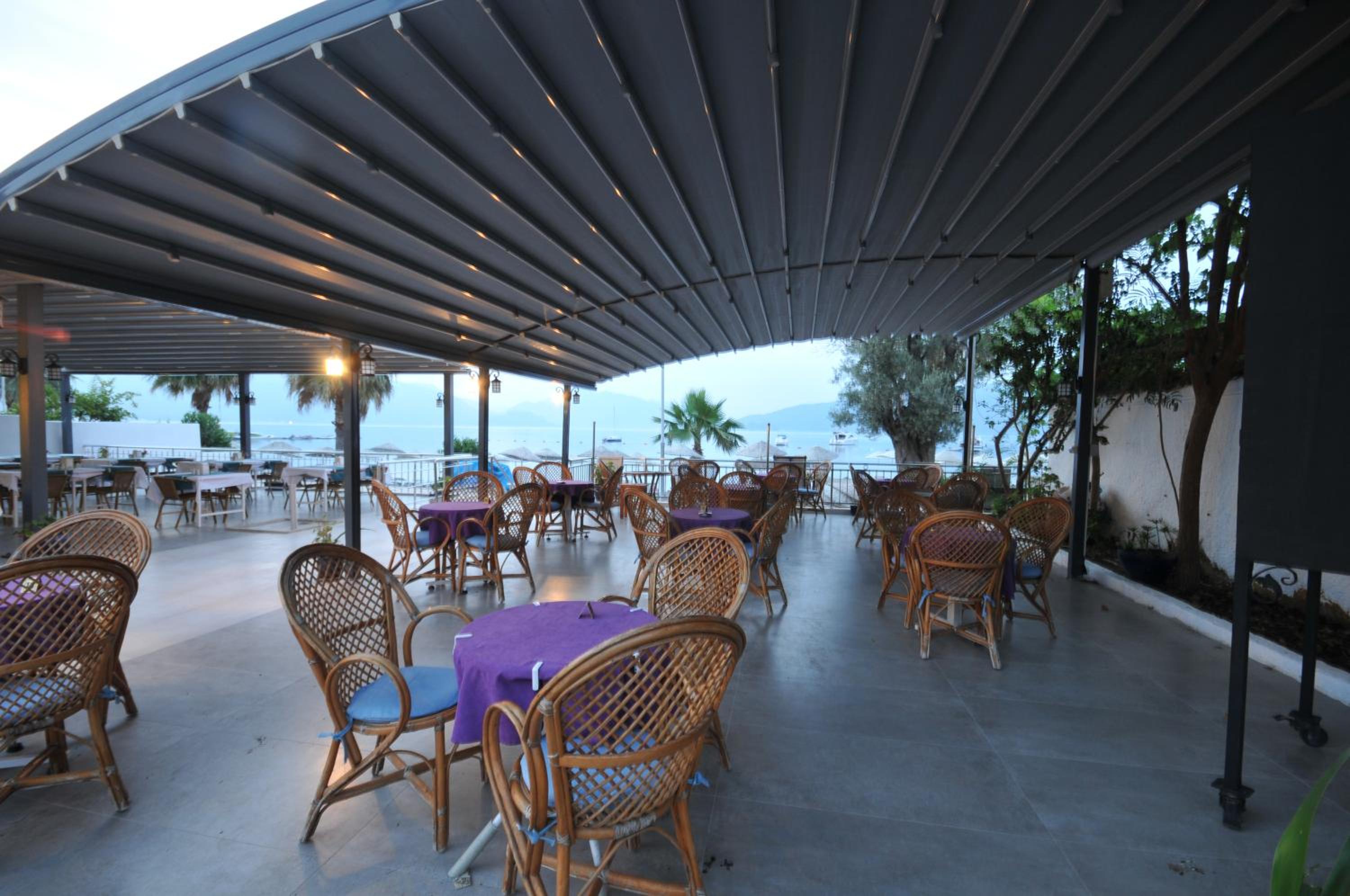 Amos Hotel 38/54