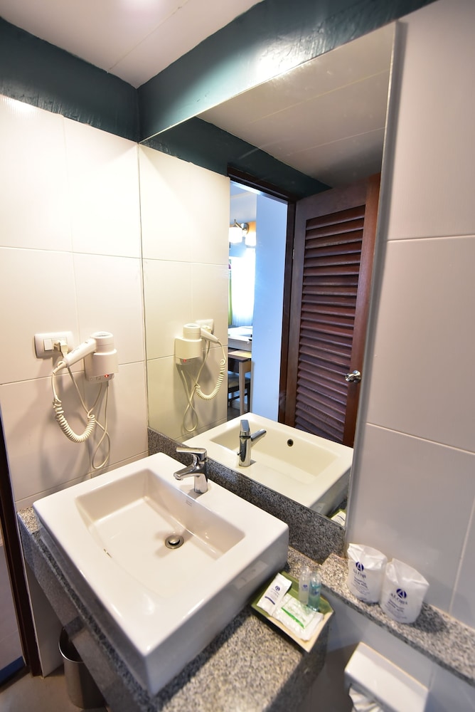 ALOHA HOTEL HAT YAI 62/66