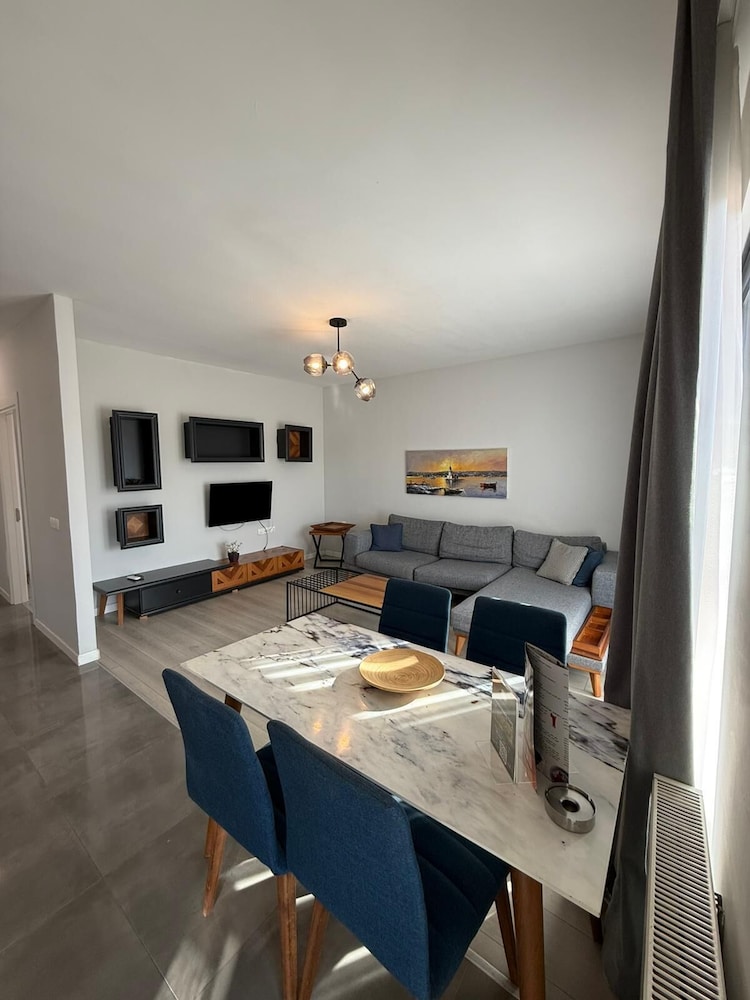 Green Hills Suites 49/60