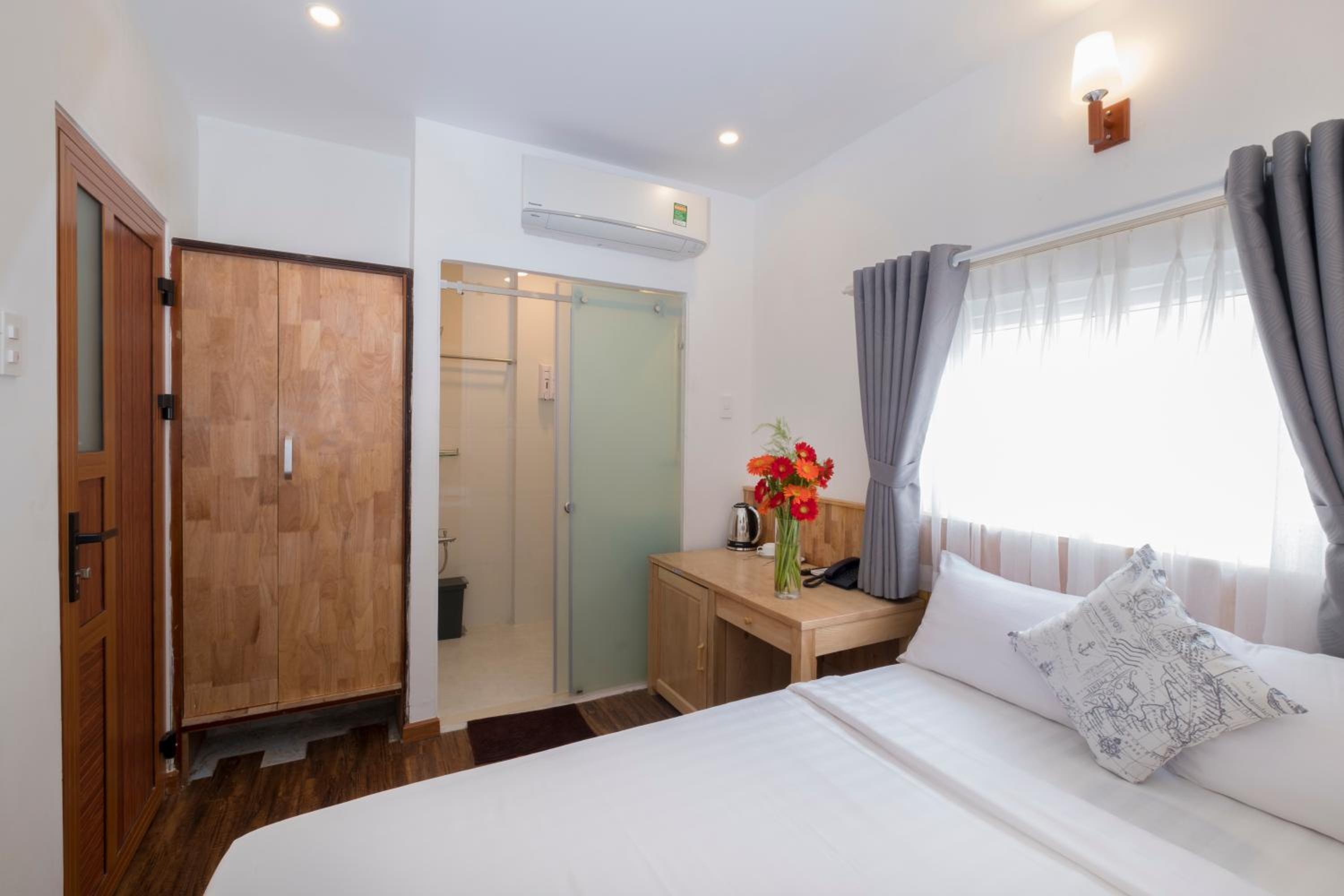 Superior, Queen Bed