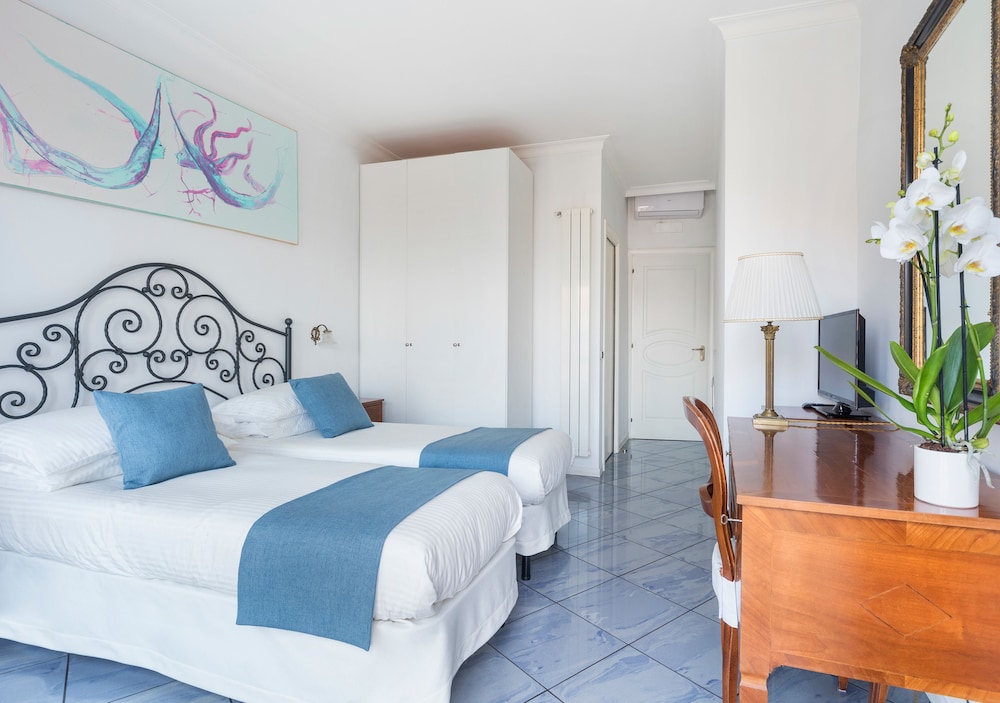 1 BEDROOM, SUPERIOR