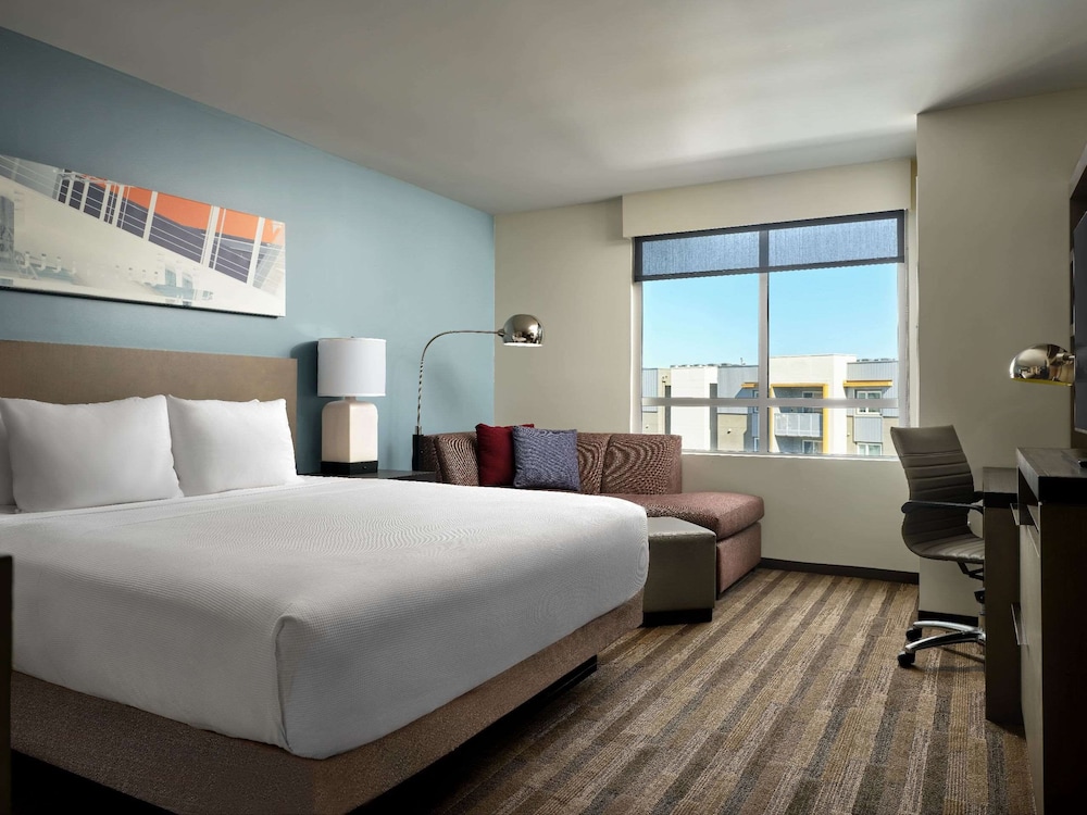 Hyatt House LA University Medical Center 8/48