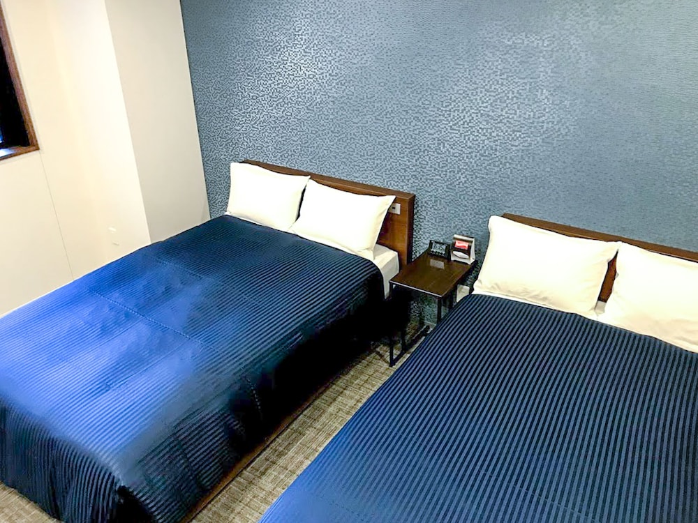 ROOM, TWIN BEDS