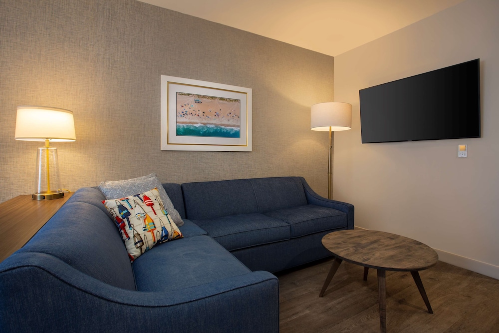 Fenwick Shores, Tapestry Collection by Hilton 40/57