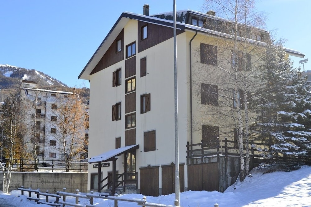 Piccolo Chalet(Sat arr/dep only) 3/25