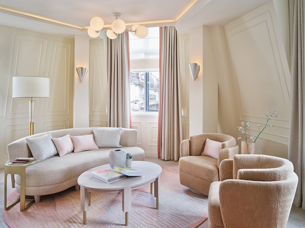One Aldwych 38/62
