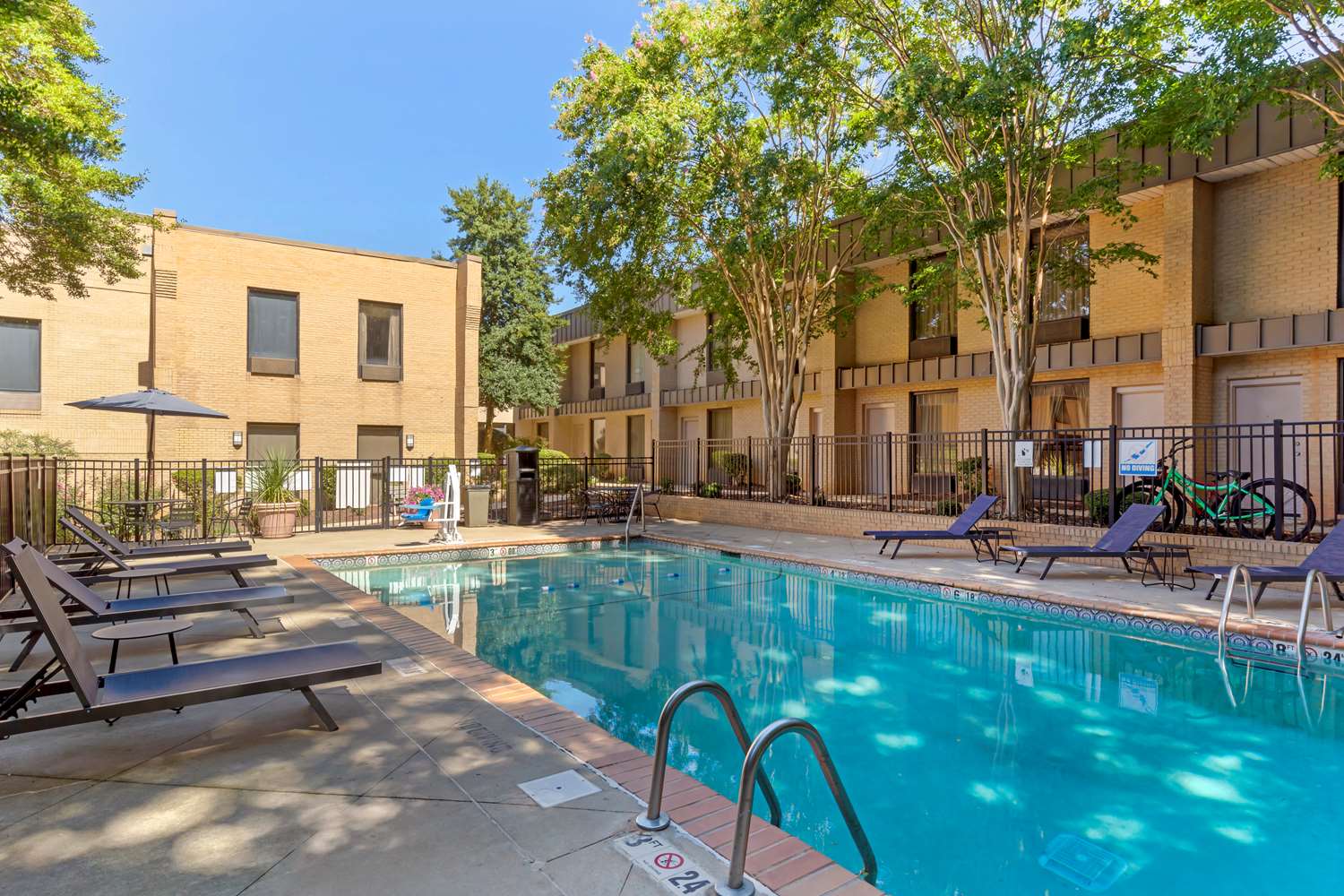 Best Western Plus Cary Inn - Nc State 24/24