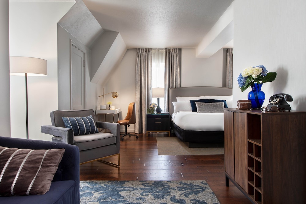 Seven Gables Inn 12/26