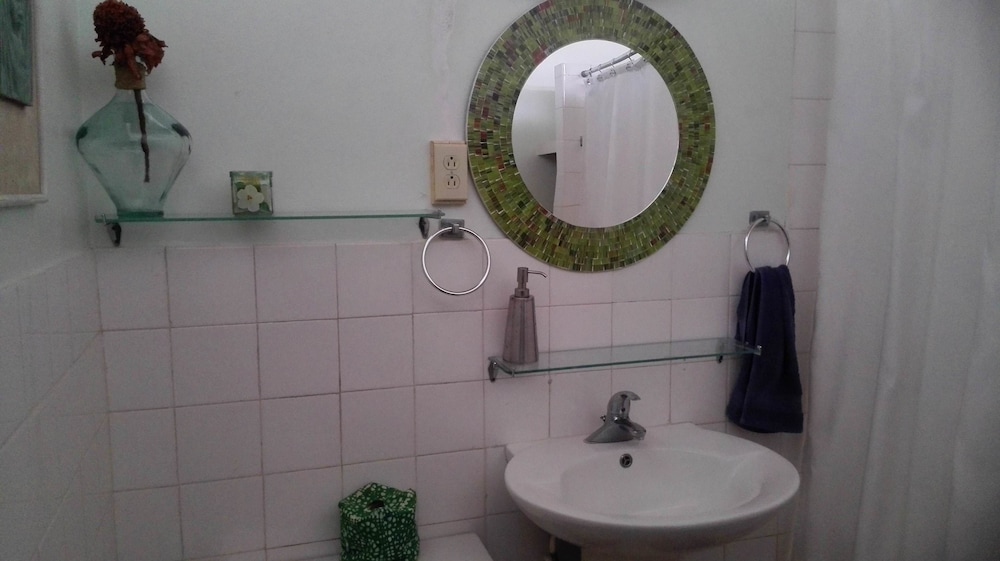 Neitas Nest Jamaican Bed And Breakfast 20/22