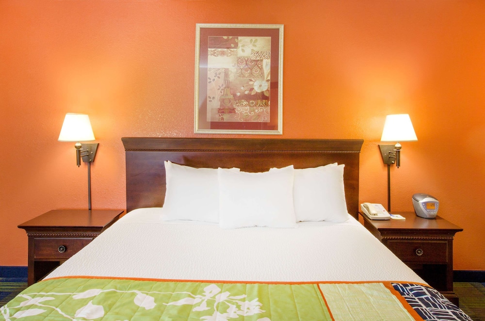 Days Inn By Wyndham Fremont 8/14