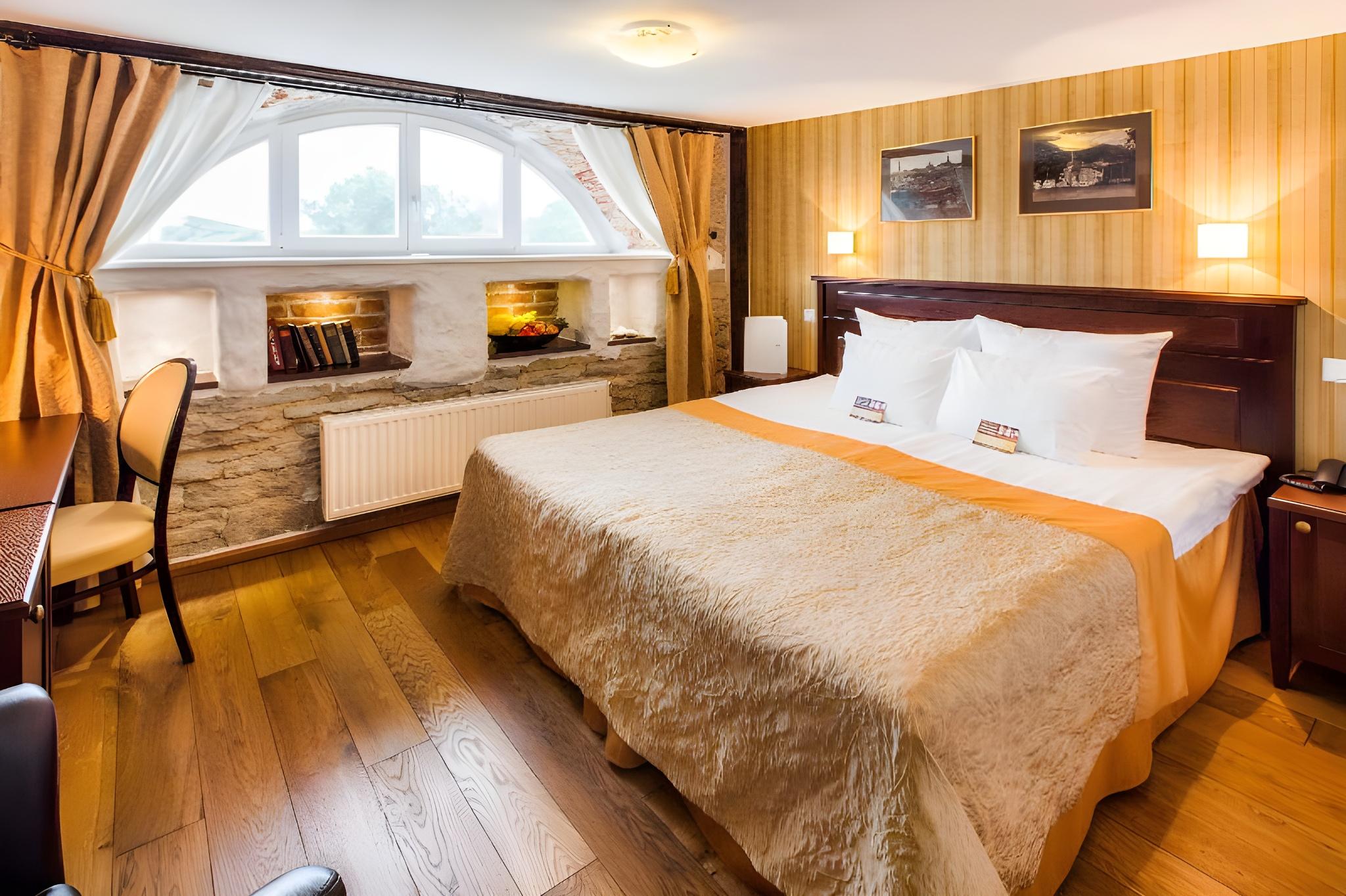 Zen, Single, King Bed