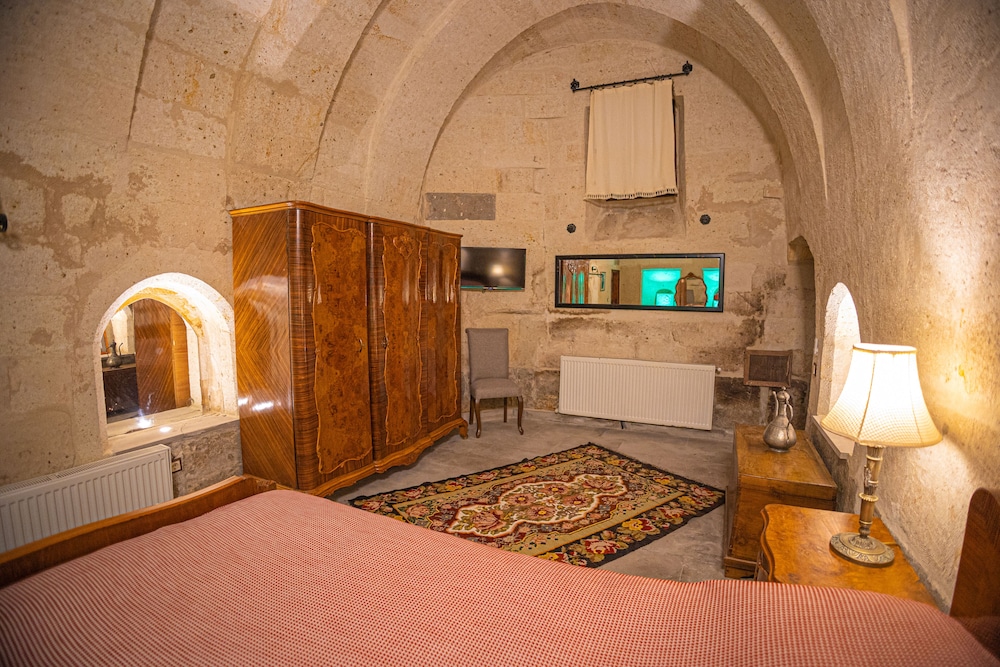 Pietra Cave Suites 31/49