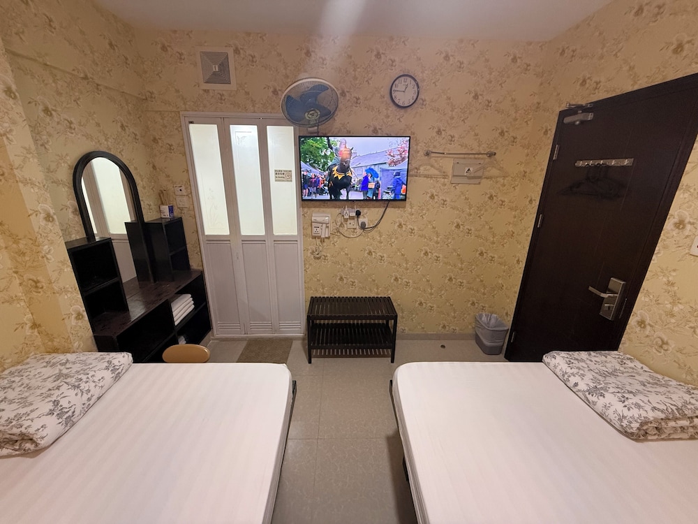 Family, 2 Double Beds, Modern Hotel 9/10