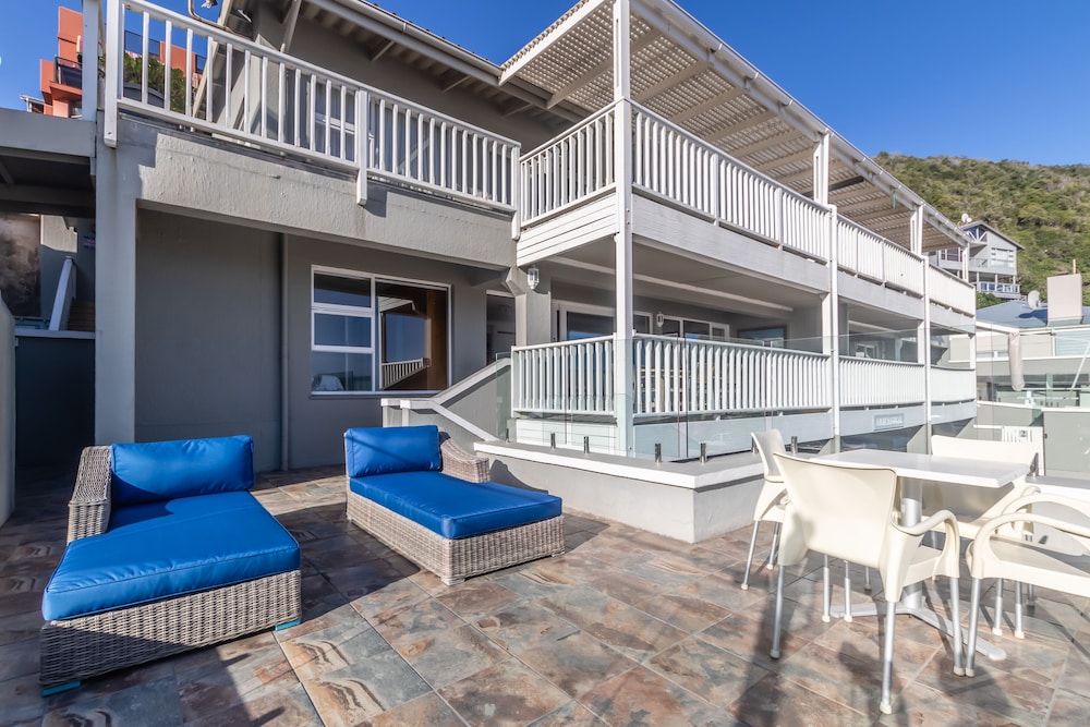 Dutton's Cove Guesthouse 43/50