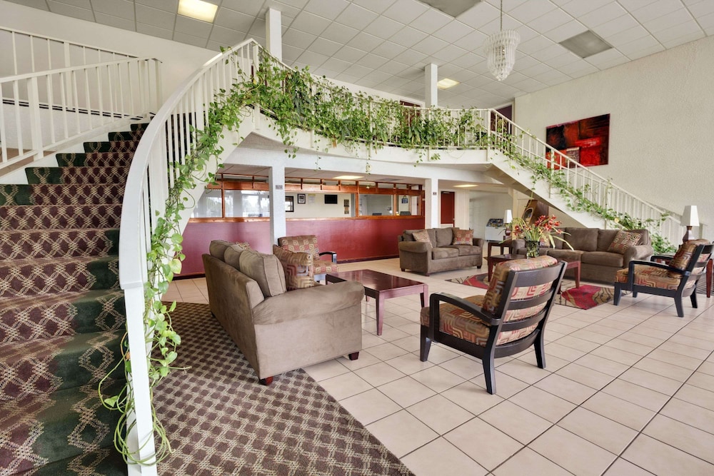 Days Inn by Wyndham Fort Pierce Midtown 37/55