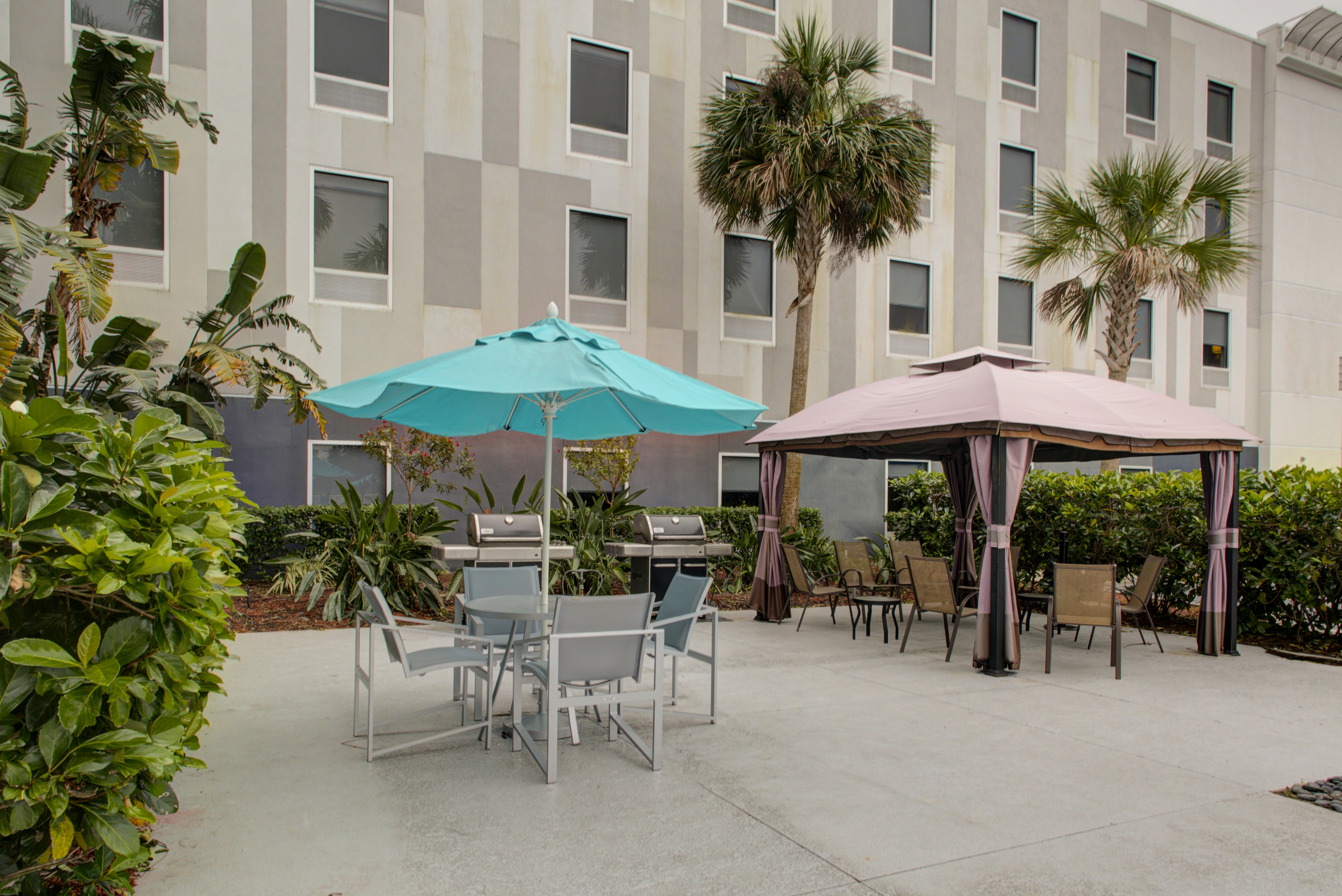 Hampton Inn and Suites Sarasota/Bradenton-Airport 65/68