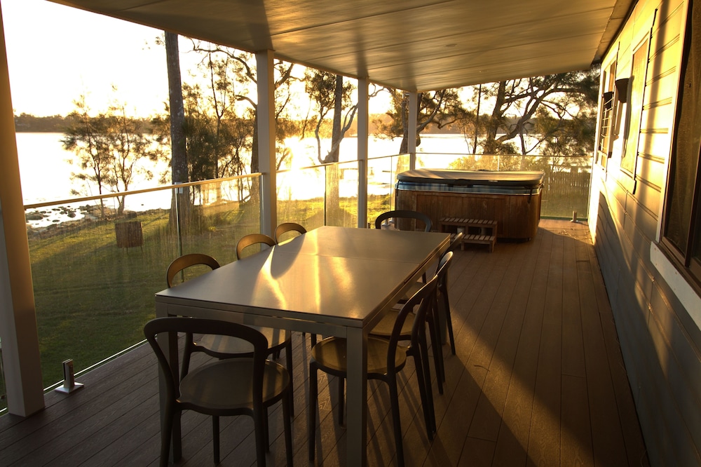 DUNGOWAN HOLIDAY ACCOMODATION 51/75