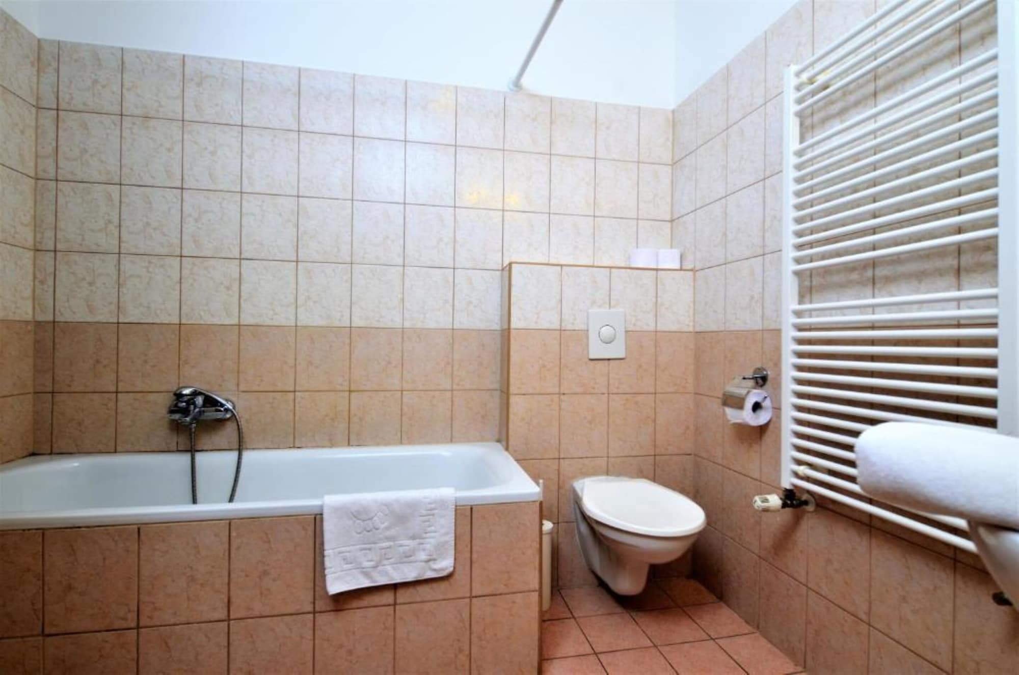 2 BEDROOMS, APARTMENT