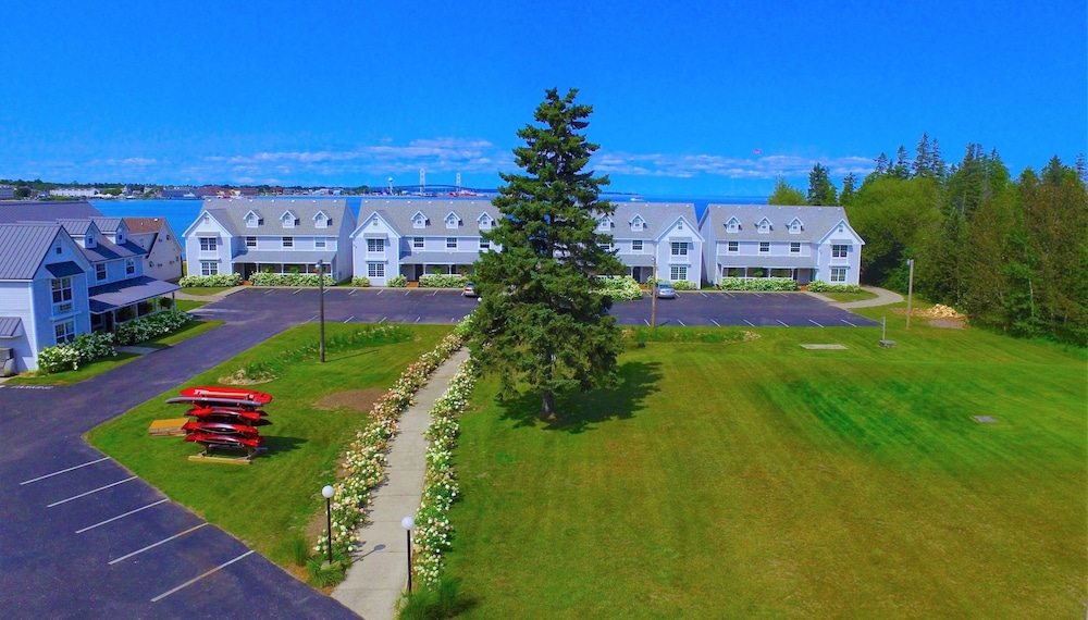 Clearwater Lakeshore Motel 38/44