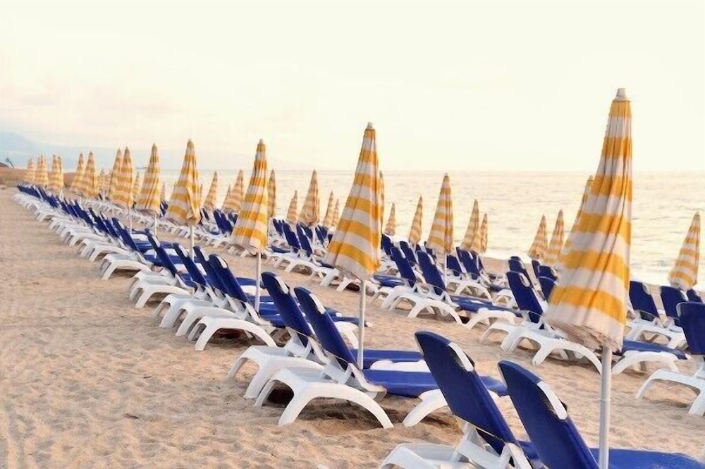 NICOTERA BEACH VILLAGE 54/66