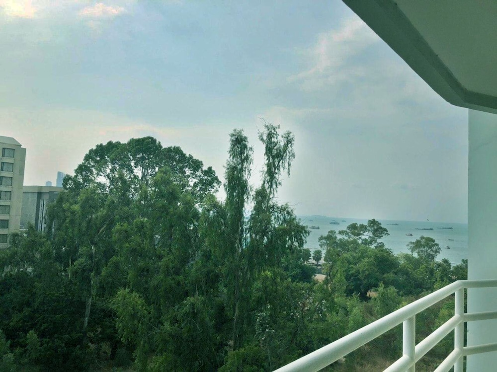 Vtsix Condo Rentals at View Talay 6 Pattaya 7/71