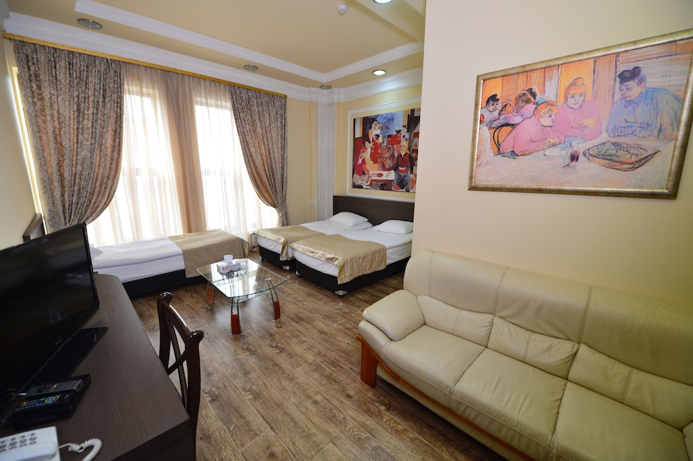 YEREVAN DELUXE HOTEL 44/61