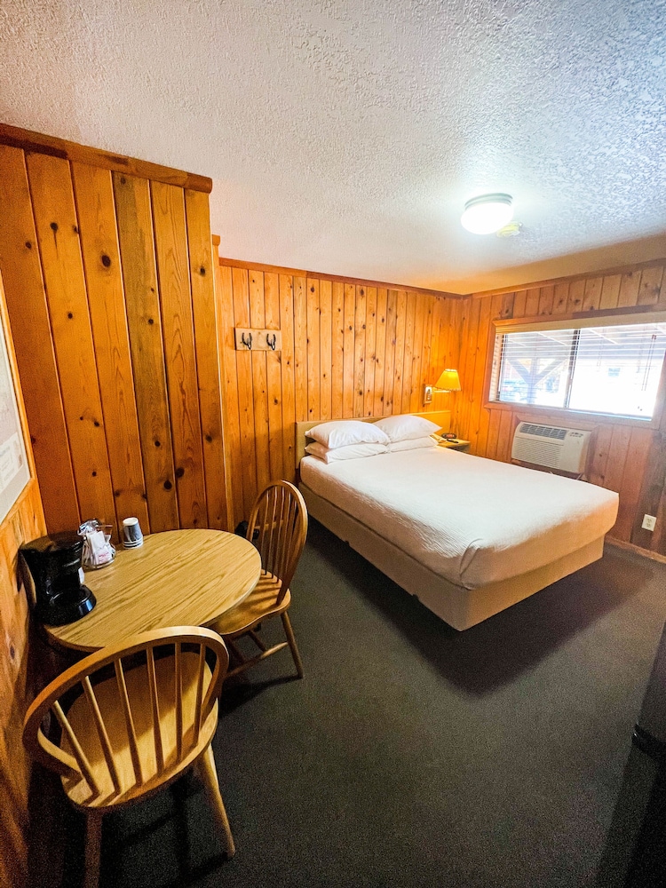 Red Stone Inn 18/44