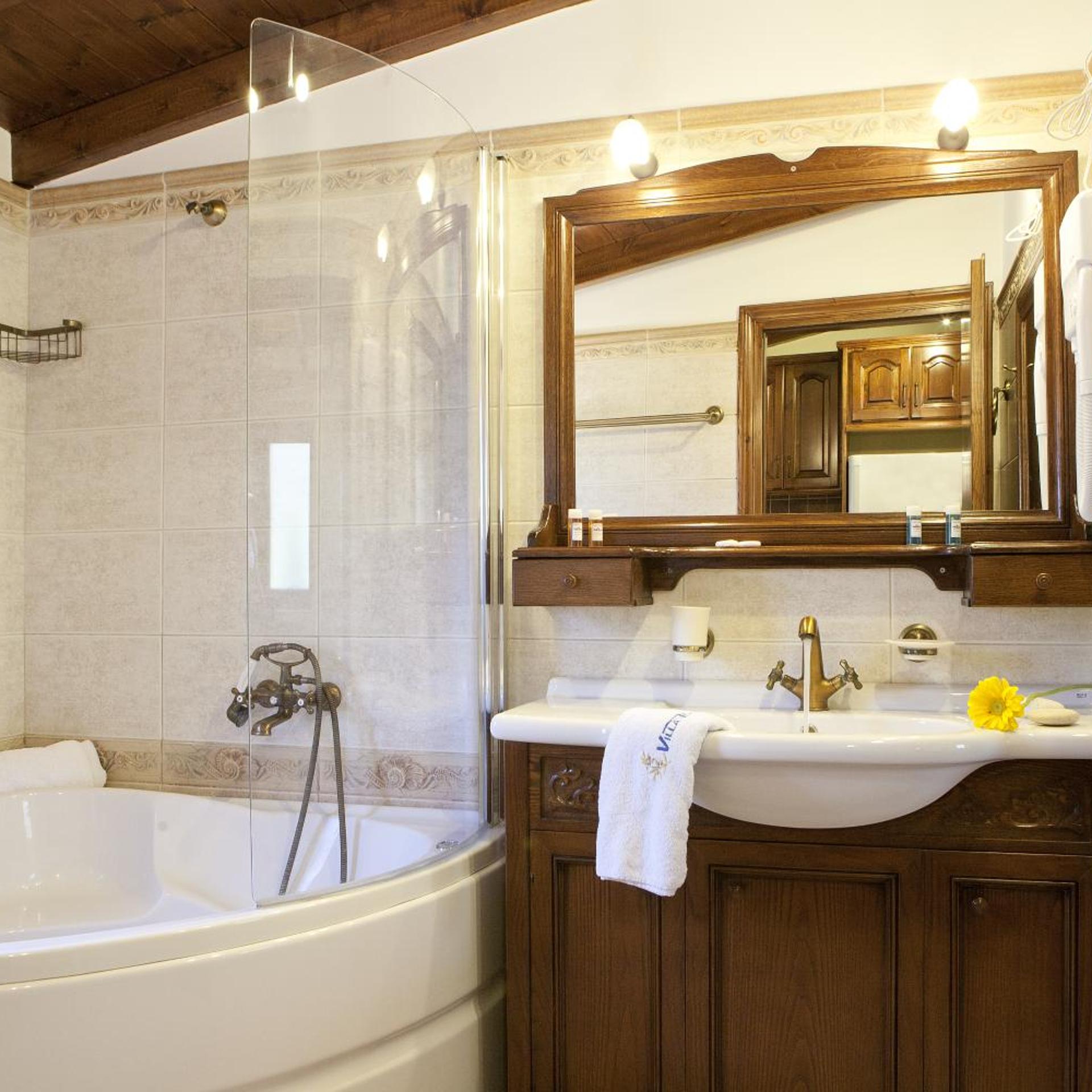جناح جونيور، Villa Elia 6/6