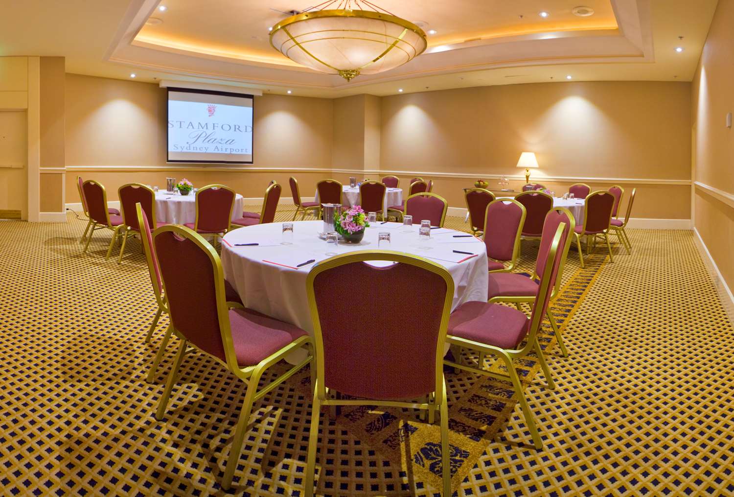 Stamford Plaza Sydney Airport, WorldHotels Elite 46/58