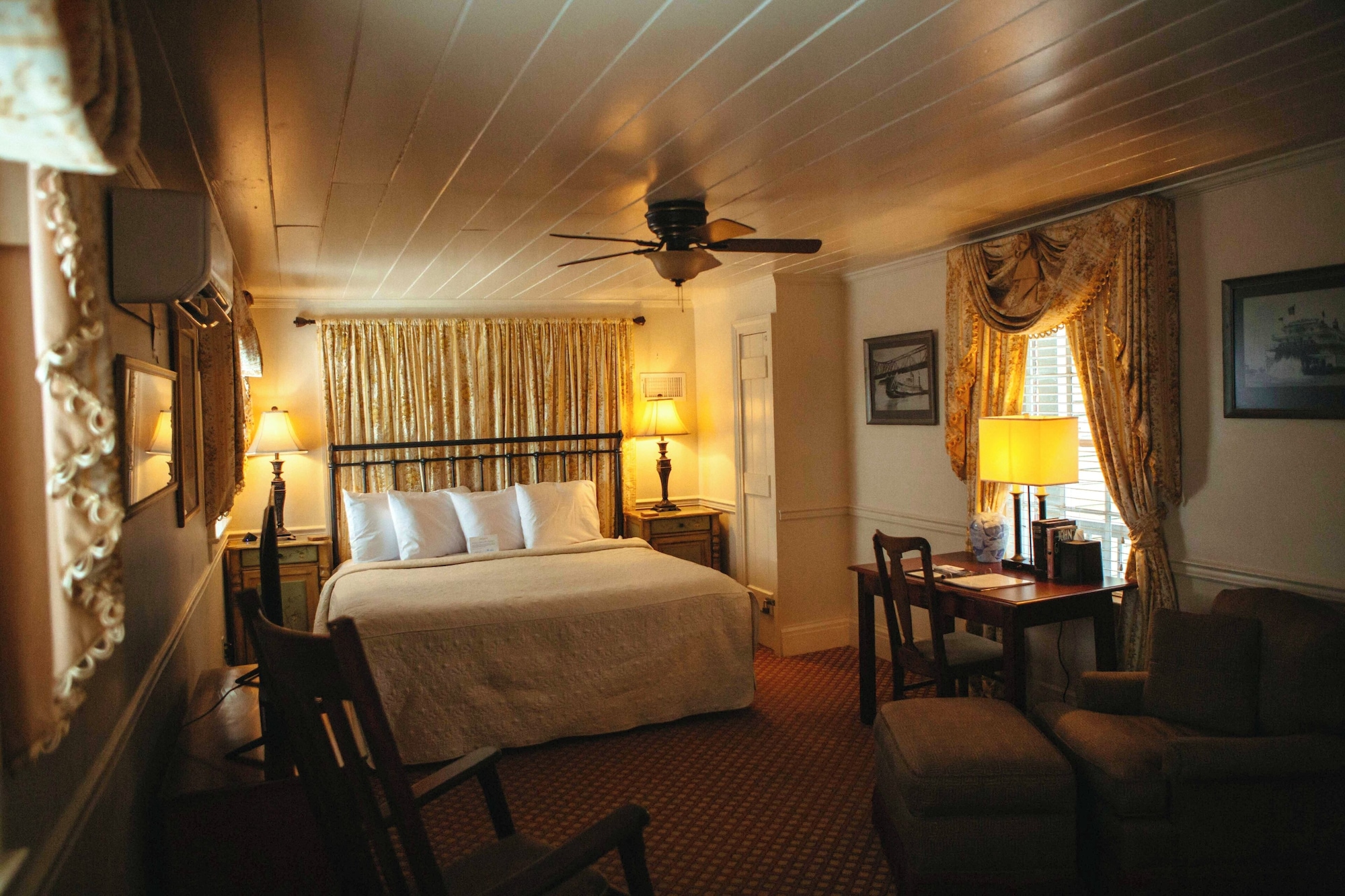 Old Quarter, King Bed