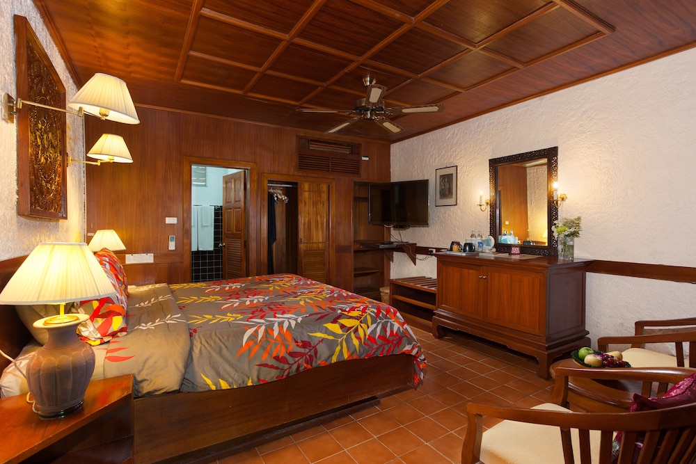 Tropica Bungalow Hotel 7/69