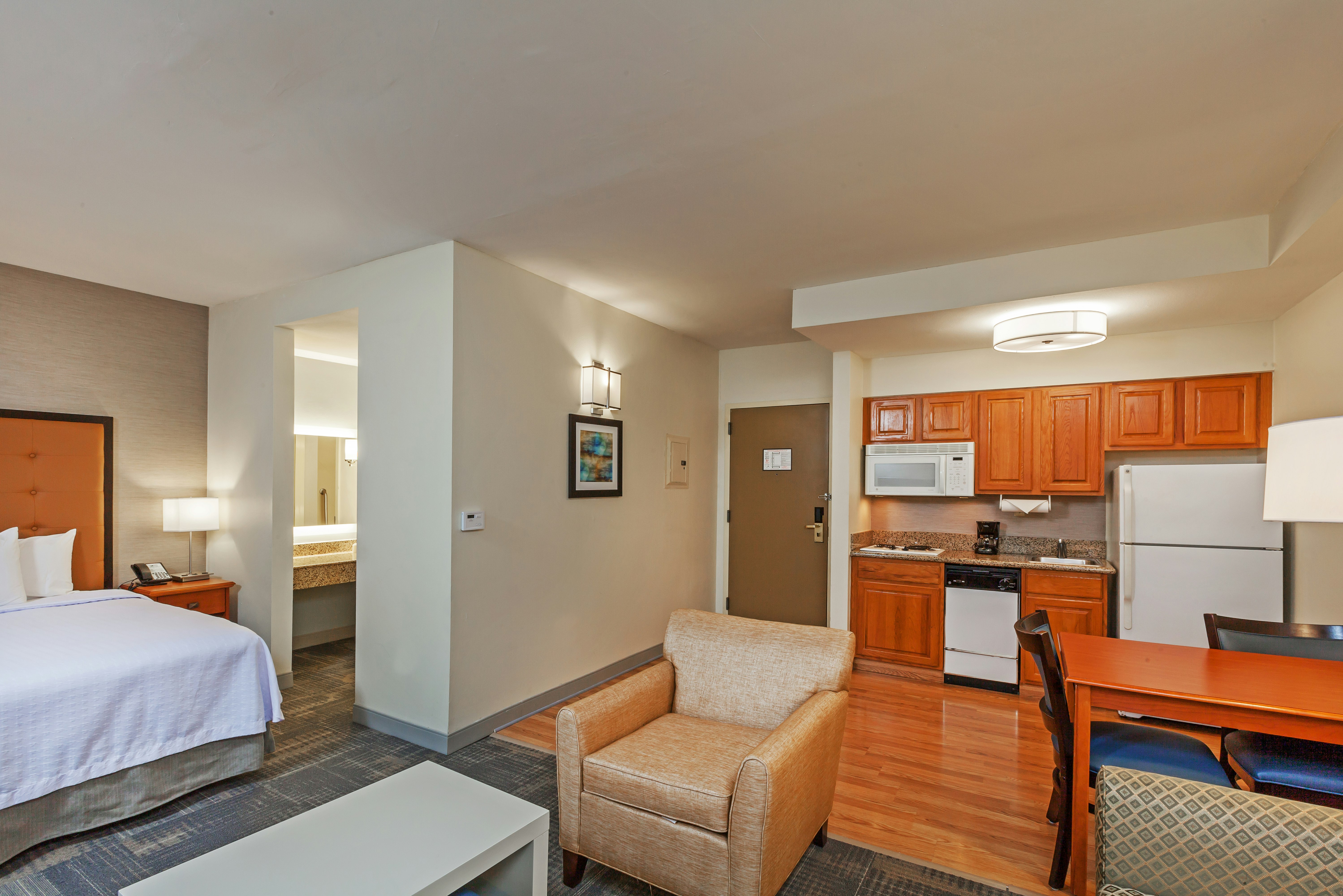 STUDIO, KING BED, ACCESSIBLE
