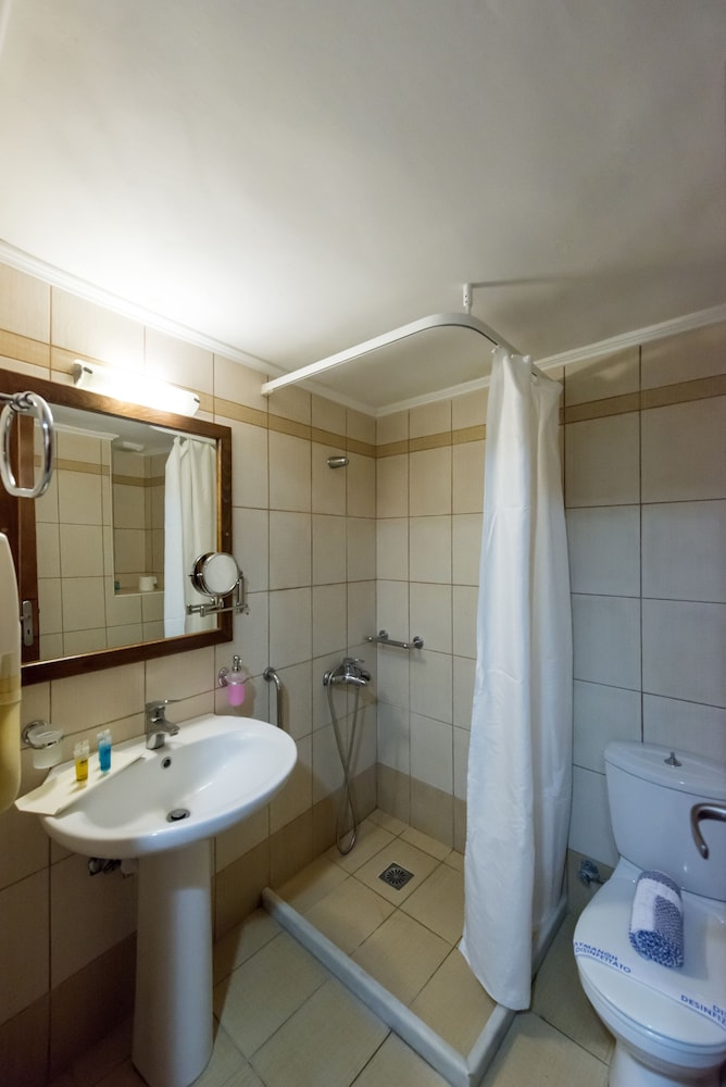 Akrogiali Hotel 73/75